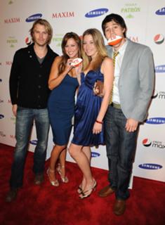 Danneel Ackles feet photo thumbnail