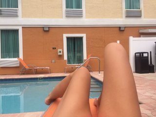 Danni Menzies feet photo 5