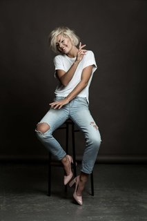 Danni Menzies feet photo 6