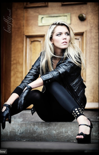 Danni Menzies feet photo 7
