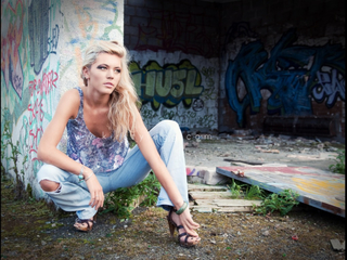 Danni Menzies feet photo 3