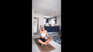 Danni Menzies feet photo 6