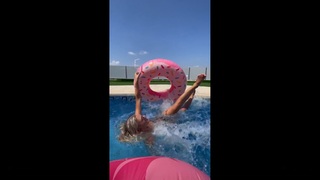Danni Menzies feet photo 8