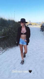 Danni Menzies feet photo 1