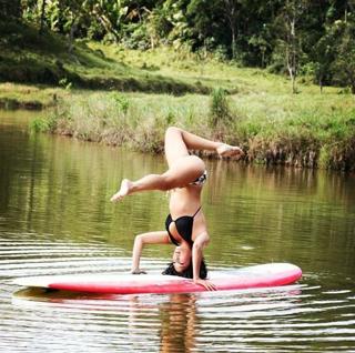 Danni Suzuki feet photo thumbnail