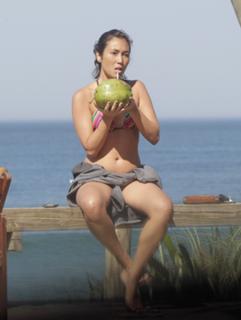 Danni Suzuki feet photo thumbnail