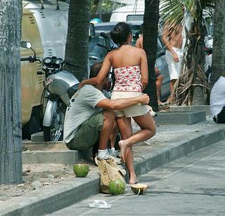 Danni Suzuki feet photo thumbnail