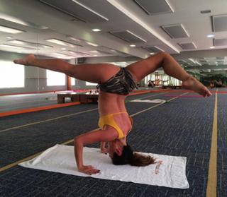 Danni Suzuki feet photo thumbnail