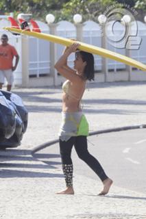 Danni Suzuki feet photo thumbnail