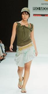 Danni Suzuki feet photo thumbnail