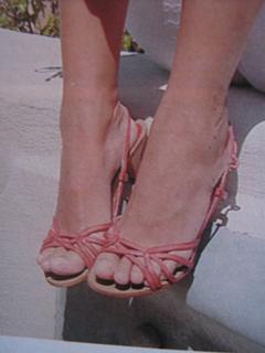 Danni Suzuki feet photo thumbnail