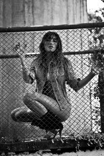 Danni Suzuki feet photo thumbnail