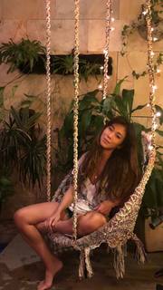 Danni Suzuki feet photo thumbnail