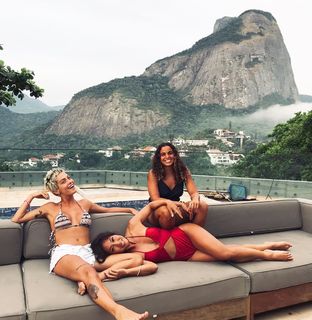 Danni Suzuki feet photo thumbnail