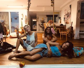 Danni Suzuki feet photo thumbnail