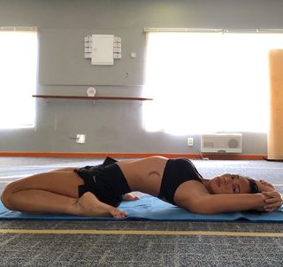 Danni Suzuki feet photo thumbnail