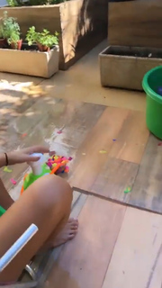 Danni Suzuki feet photo thumbnail