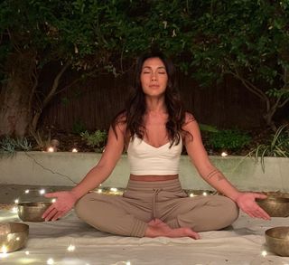 Danni Suzuki feet photo thumbnail