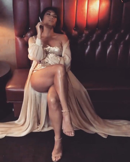 Danni Suzuki feet photo thumbnail