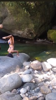 Danni Suzuki feet photo thumbnail