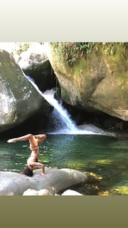 Danni Suzuki feet photo thumbnail