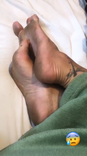 Danni Suzuki feet photo thumbnail