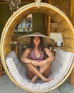 Danni Suzuki feet photo thumbnail