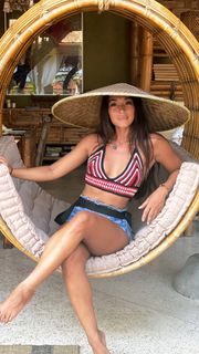 Danni Suzuki feet photo thumbnail