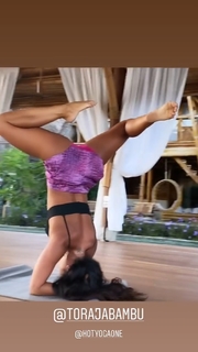 Danni Suzuki feet photo thumbnail