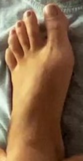 Danni Suzuki feet photo thumbnail