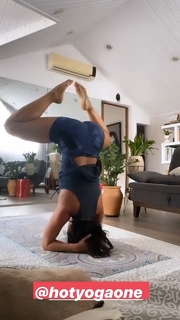 Danni Suzuki feet photo thumbnail