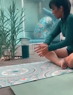 Danni Suzuki feet photo thumbnail