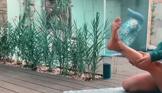 Danni Suzuki feet photo thumbnail