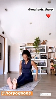 Danni Suzuki feet photo thumbnail