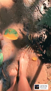 Danni Suzuki feet photo thumbnail