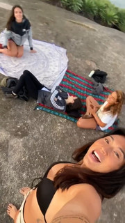 Danni Suzuki feet photo thumbnail