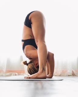 Danni Suzuki feet photo thumbnail