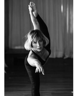 Danni Suzuki feet photo thumbnail