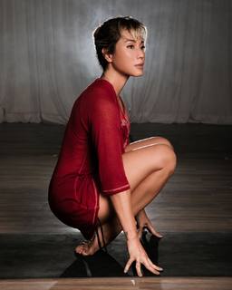 Danni Suzuki feet photo thumbnail