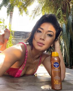 Danni Suzuki feet photo thumbnail