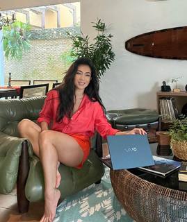 Danni Suzuki feet photo thumbnail