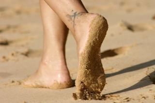 Danni Suzuki feet photo thumbnail