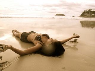 Danni Suzuki feet photo thumbnail