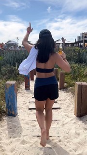 Danni Suzuki feet photo thumbnail