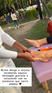 Danni Suzuki feet photo thumbnail