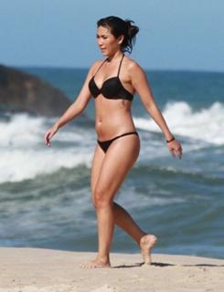 Danni Suzuki feet photo thumbnail