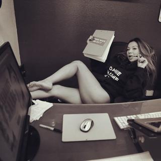Dannie Riel feet photo 9