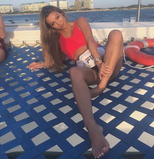Dannie Riel feet photo 9