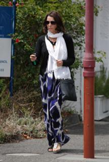 Dannii Minogue feet photo thumbnail