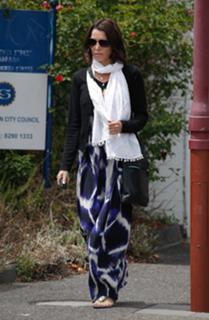 Dannii Minogue feet photo thumbnail